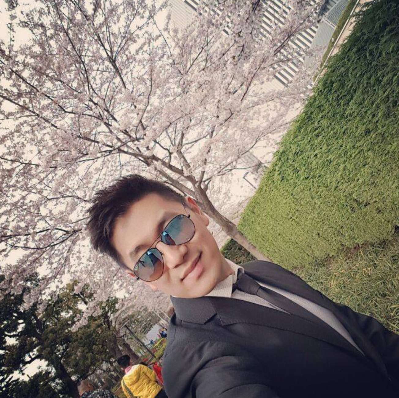 Professional portrait of Robert Chen, Founder & CEO at innovativeLabs